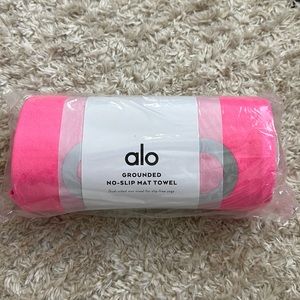 alo grounded no-slip mat towel hot pink